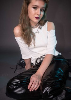 Izabela Vidovic - Flaunt Magazine (November 2017)